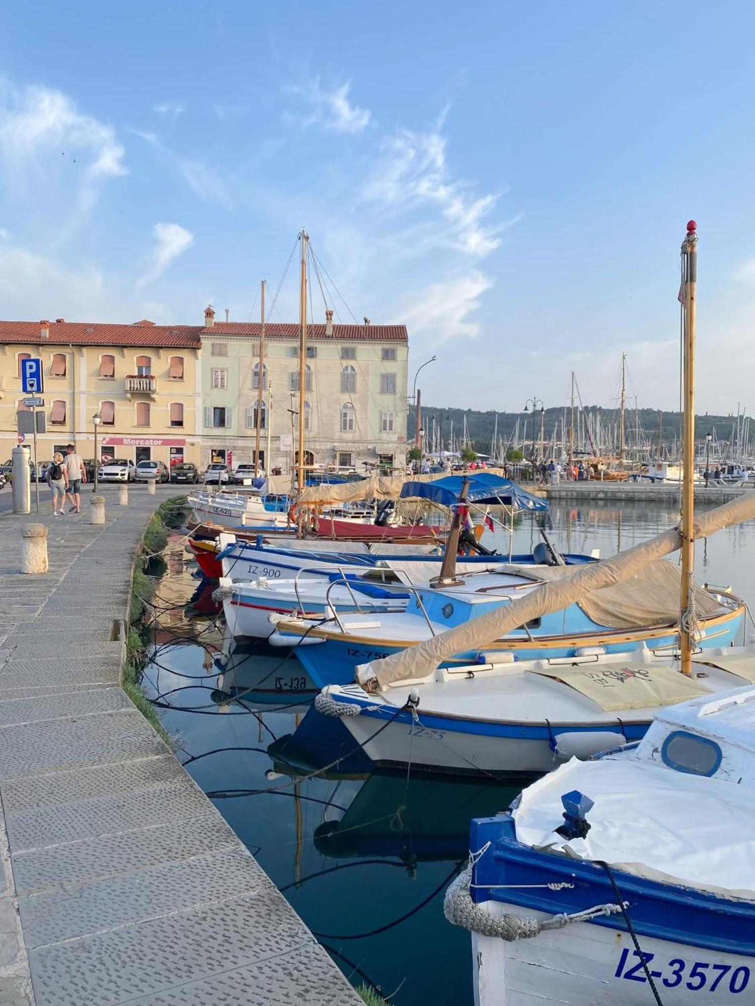 Apartma Rea Izola, Pergola & Terassa, Parking Exterior photo